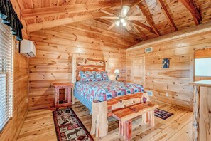 2 bedrooms, free WiFi, bed sheets - Nature's Hideaway - Retreat to Scenic Vistas, Hot Tub Soaks & Games Just 15 Minutes from Downtown! (Sevierville)