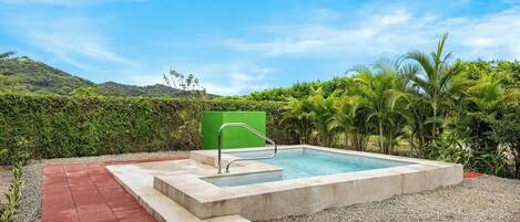 Bañera de hidromasaje al aire libre