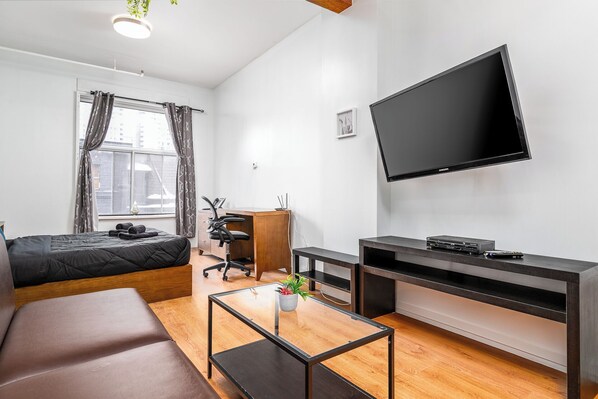 1 bedroom, desk, iron/ironing board, free WiFi - Large suite in the heart of downtown Montreal (Montréal)