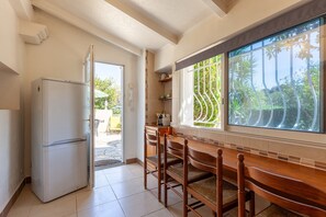 Interior - Apartment 'Le Repaire' with Mountain View, Shared Terrace and Garden (Cassis)