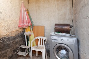 Interior - Apartment 'Le Repaire' with Mountain View, Shared Terrace and Garden (Cassis)