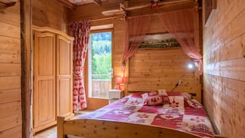 7 bedrooms, iron/ironing board, free WiFi