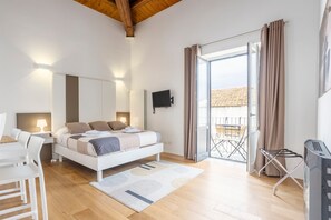 1 habitación, tabla de planchar con plancha, wifi gratis y ropa de cama 