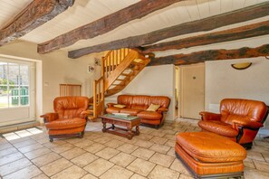 Interior - Holiday Home 'Maison Avec Grand Jardin' with Private Terrace, Garden & Wi-Fi (Férel)