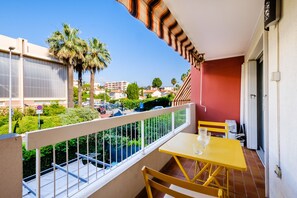 Outdoor dining - Apartment 'Cros De Cagnes - Det001' with Balcony, Wi-Fi and Air Conditioning (cagnes sur mer)