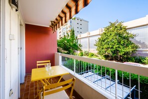 Outdoor dining - Apartment 'Cros De Cagnes - Det001' with Balcony, Wi-Fi and Air Conditioning (cagnes sur mer)