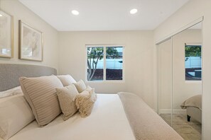 4 bedrooms, desk, iron/ironing board, free WiFi