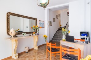 Lobby - Holiday Home 'Azzurro Luxury Room Controvento' with Sea View, Wi-Fi and Air Conditioning (Porto Cesareo)