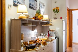 Dining - Holiday Home 'Azzurro Luxury Room Controvento' with Sea View, Wi-Fi and Air Conditioning (Porto Cesareo)