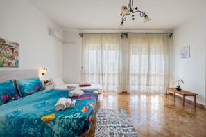 1 bedroom, free WiFi, bed sheets - Holiday Home 'Azzurro Luxury Room Controvento' with Sea View, Wi-Fi and Air Conditioning (Porto Cesareo)