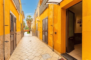 Exterior detail - Apartment 'Le Palme' with Shared Garden, Wi-Fi and Air Conditioning (Catania)