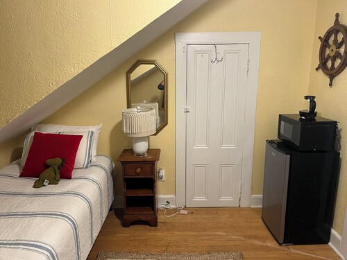 Beach Bedroom1: Walk to Shore + Near Pier Village