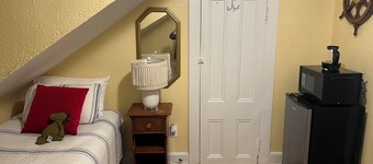 Beach Bedroom1: Walk to Shore + Near Pier Village