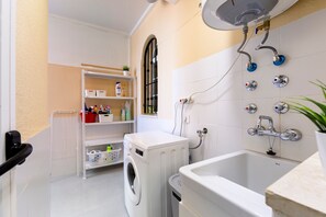 Ducha, secador de pelo, toallas