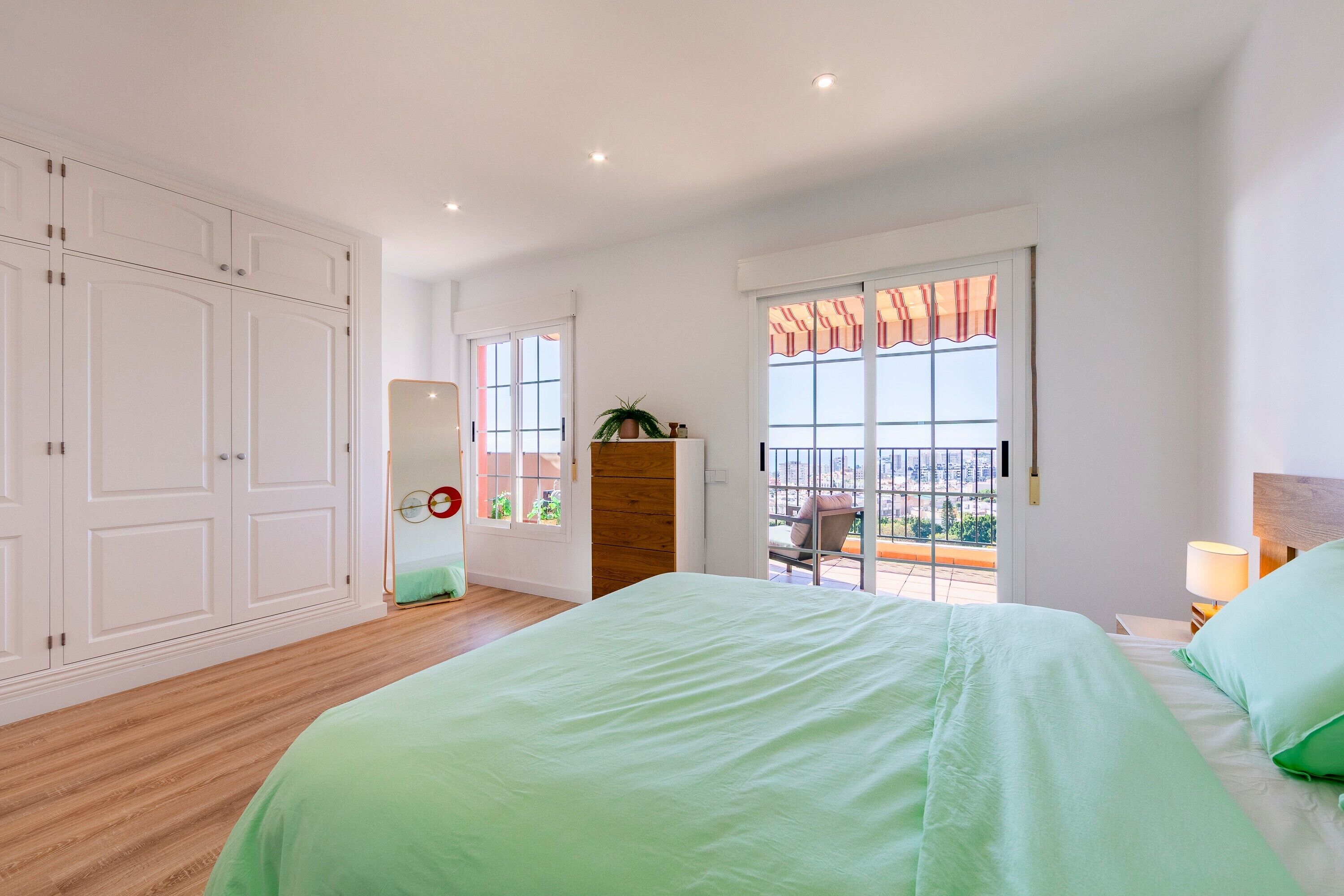 2 dormitorios, tabla de planchar con plancha, wifi gratis y ropa de cama