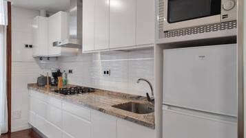 Refrigerador, microondas, horno, placa de cocina