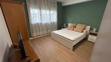 2 bedrooms, iron/ironing board, free WiFi, bed sheets