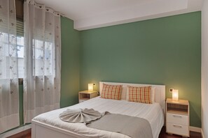 2 slaapkamers, een strijkplank/strijkijzer, gratis wifi, beddengoed