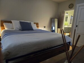 2 soverom, strykejern/-brett, internettilgang og sengetøy