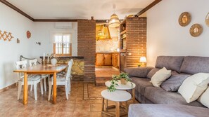 TV, fireplace - Villa Vistas Nerja by Ruralidays (Málaga)