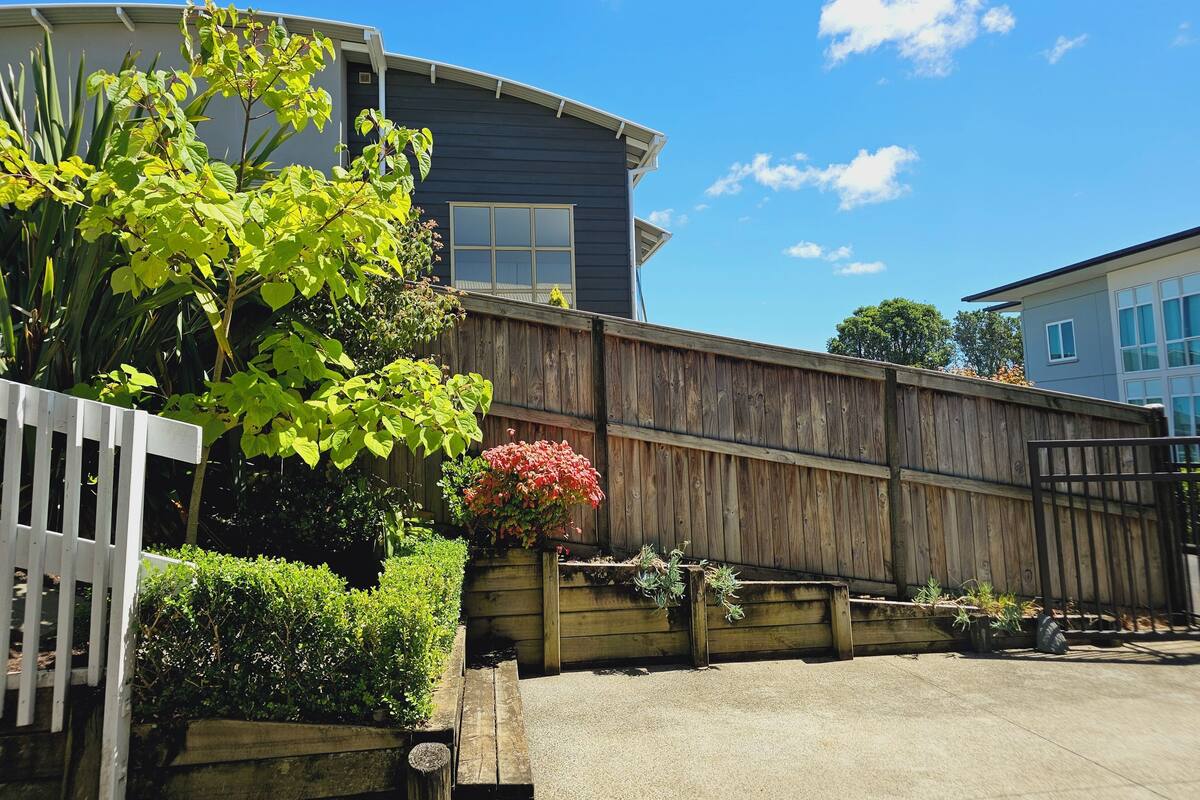 Signature Room, Non Smoking, Courtyard View