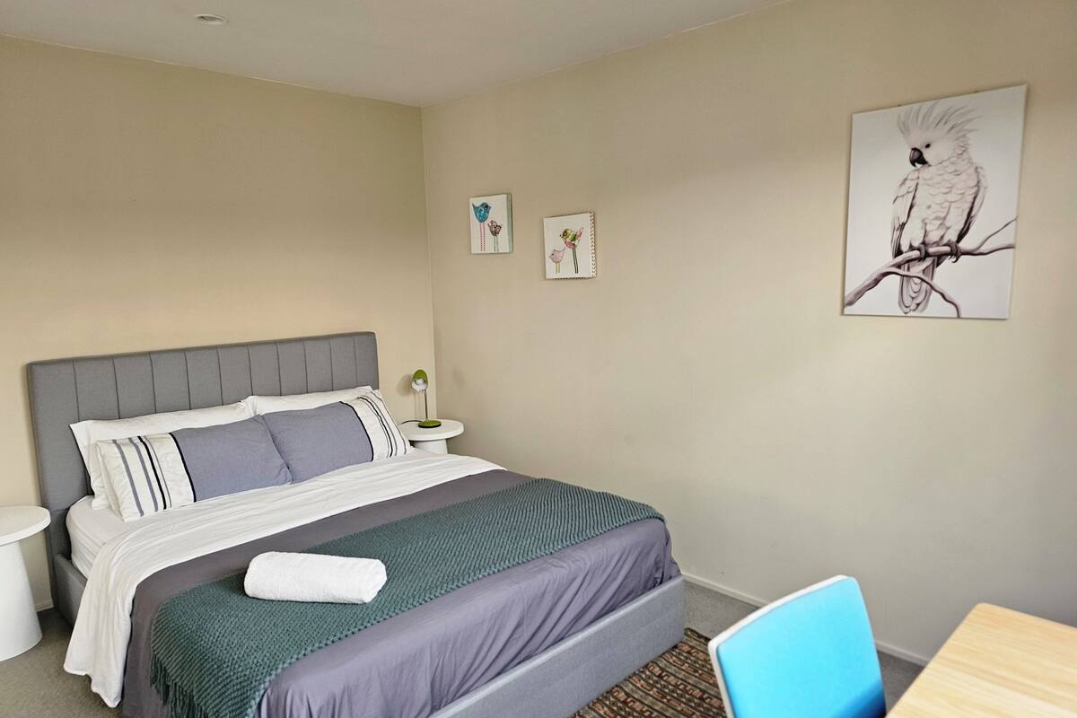 Comfort Room, 1 Queen Bed