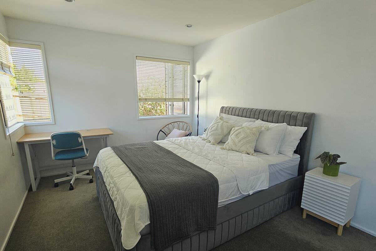 Exclusive Room, 1 Queen Bed, Non Smoking, Courtyard View