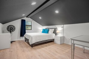 2 bedrooms, iron/ironing board, WiFi, bed sheets - Wimberley Woods - 2/1 with loft, sleeps 6, firepit (Wimberley)