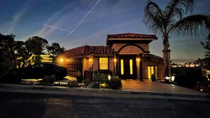 Exterior - Luxury Modern w/ Great LA Views (Los Angeles)