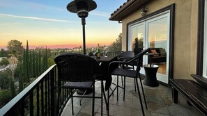 Outdoor dining - Luxury Modern w/ Great LA Views (Los Angeles)