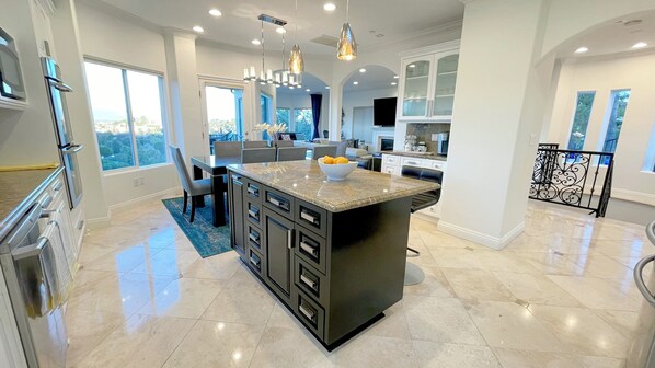 Fridge, microwave, oven, dishwasher - Luxury Modern w/ Great LA Views (Los Angeles)