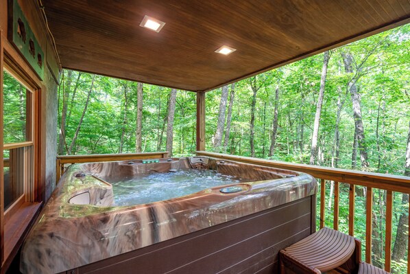 Outdoor spa tub