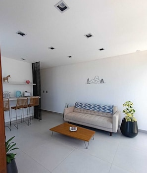 Smart TV - Casamora wine cellar area with Jacuzzi and garden (Luján de Cuyo)