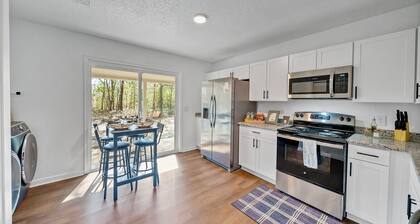 Chic & Modern 2BD Near CAE