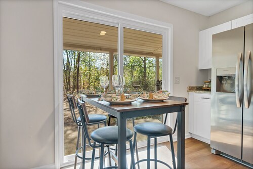 Chic & Modern 2BD Near CAE