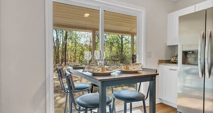 Chic & Modern 2BD Near CAE