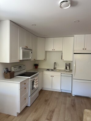 Fridge, microwave, oven, stovetop - Coyote Ridge | Bright and Clean 2BD Loft (Vernon)