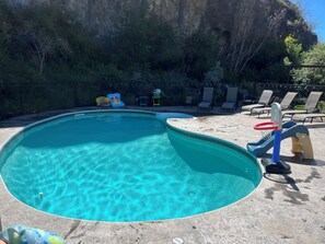 حمّام سباحة خارجي، حمّام سباحة مُدفَّأ