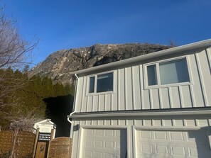 Exterior - 🌴 Pool + Hot Tub • Modern 2BR Retreat Near Trails & Orchards (Vernon)