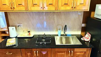 Coffee/tea maker, fridge, microwave, stovetop