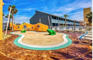 Outdoor dining - NEW Owner! Splash 2 King Master BR+Bunks -Free Beach Svs-   - Keyless Entry (Panama City Beach)