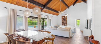 Sandalwood Escape - Luxury Family Villa Private Pool