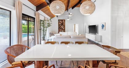 Sandalwood Escape - Luxury Family Villa Private Pool