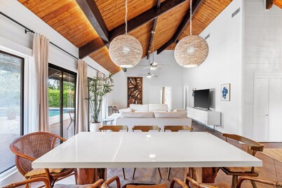 Sandalwood Escape - Luxury Family Villa Private Pool