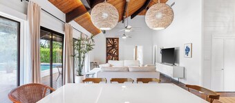 Sandalwood Escape - Luxury Family Villa Private Pool