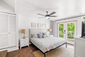 3 bedrooms, desk, iron/ironing board, travel crib