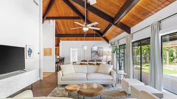 智能電視、書籍