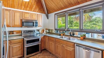 雪櫃、微波爐、焗爐、爐具