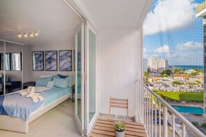 Desk, iron/ironing board, free WiFi, bed sheets - Ocean View Pool Private Patio Parking (Carolina)