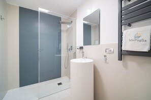 Shower, bidet, towels - WePuglia - The White Luxury – Apt Nepenthe (Monopoli)